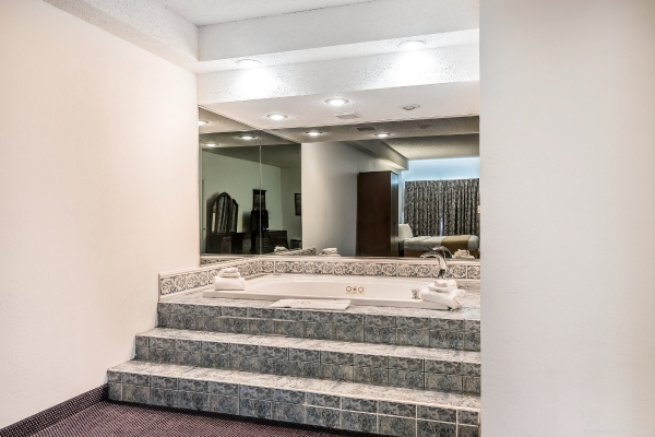 Quality Inn and Suites Albany Airport